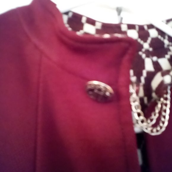 1960's Retro Raspberry Reversible polyester cape. Reserve side purple and cream. - Picture 13 of 15